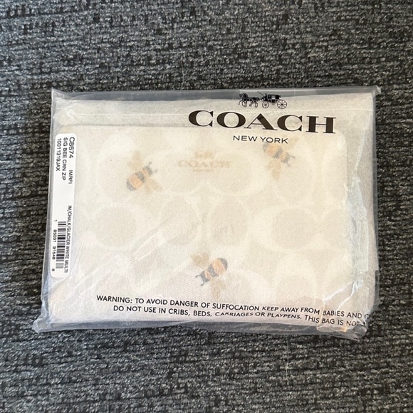 Coach Corner Zip Wristlet in Bee Print Signature Canvas & Smooth Leather NWT - Picture 5 of 12